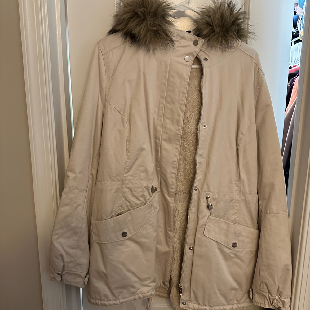 White jacket with fur hoodie from H&M